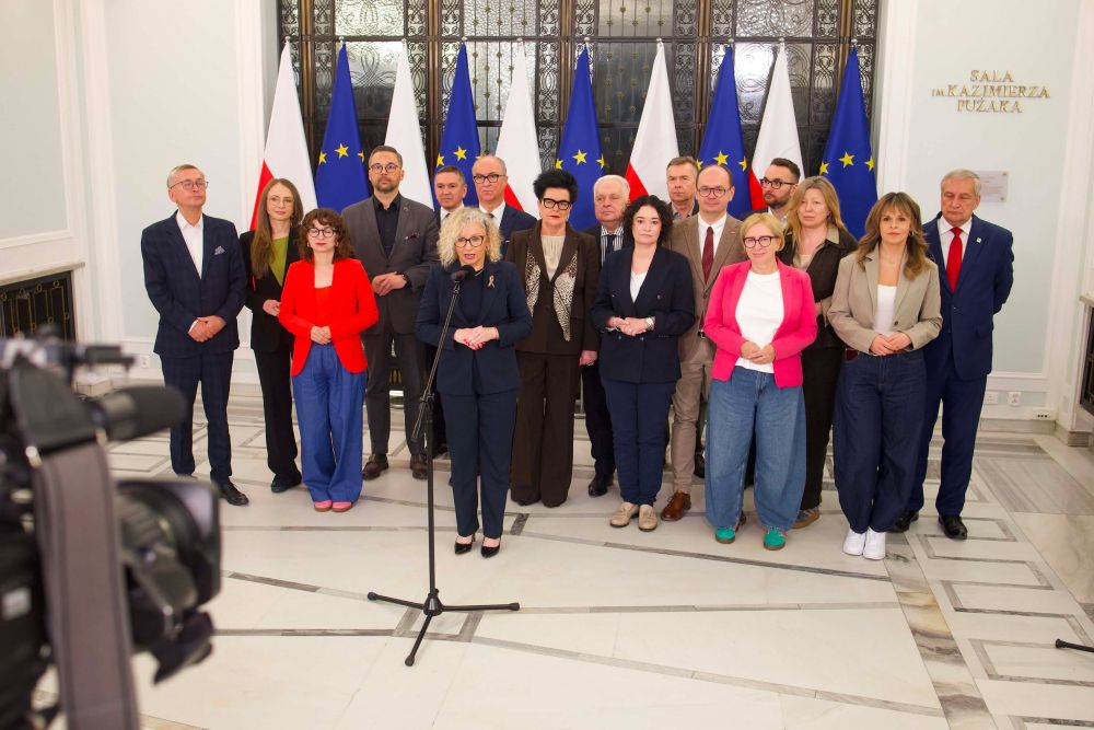 Sejm przyjął ustawę o statusie osoby najbliższej. “To jest ustawa o miłości”