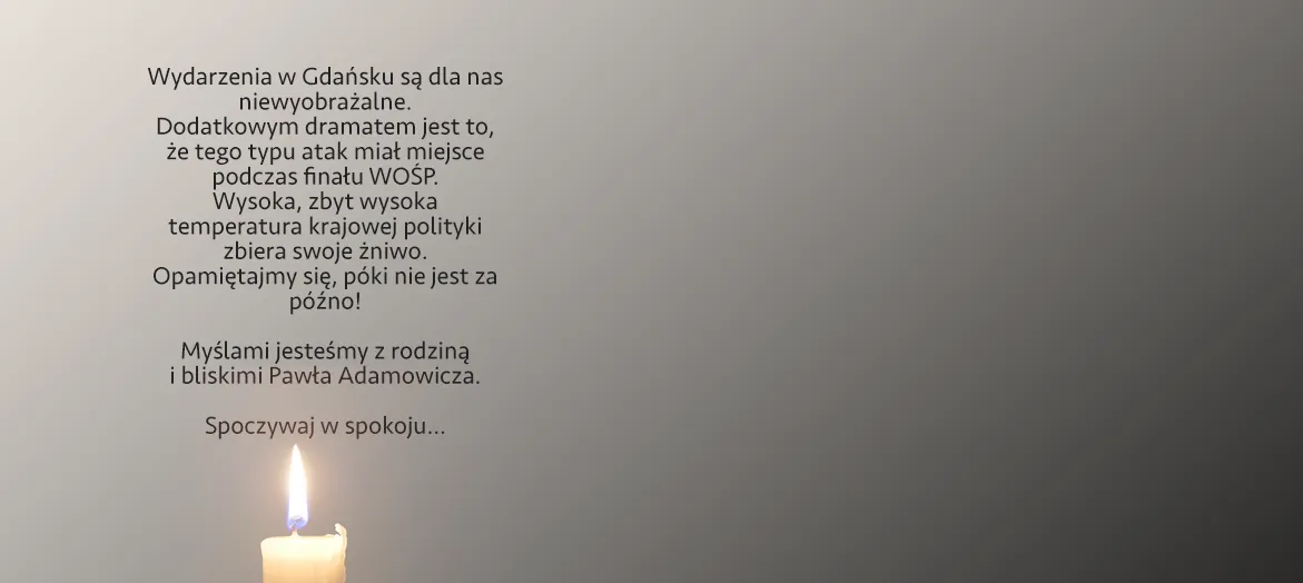 Zapłoniona świeca w dolnym lewym rogu i żałobny tekst mówiący o tragicznych wydarzeniach w Gdańsku, ataku podczas finału WOŚP oraz pamięci Pawła Adamowicza.