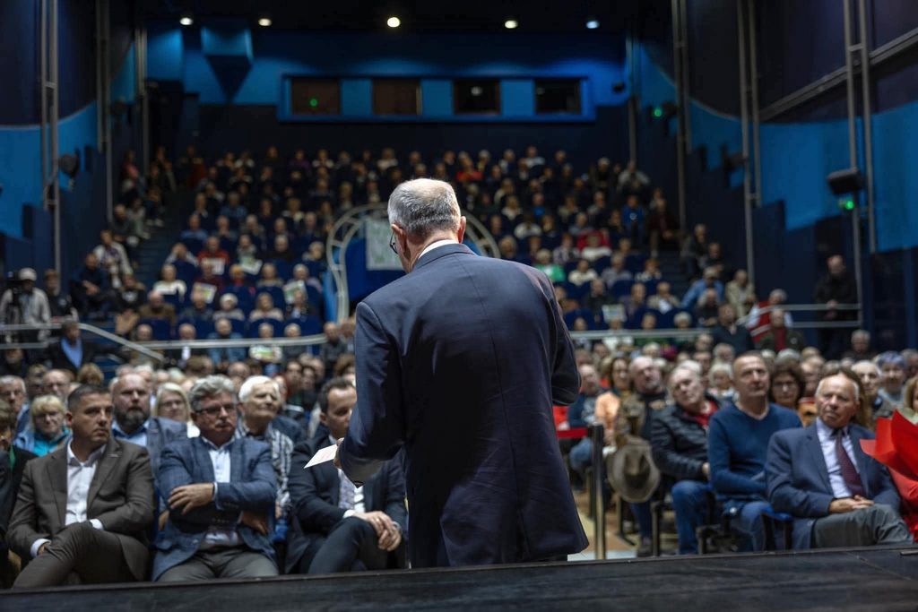 Włodzimierz Czarzasty przemawia do publiczności